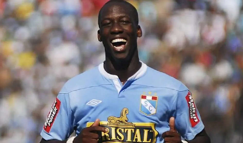 Luis Advíncula salió campeón en Cristal con Roberto Mosquera en 2012.