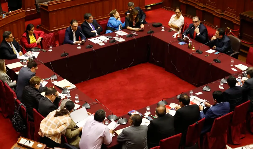 Comisión Permanente sesionó sin evaluar decretos de urgencia Comisión Permanente sesionó sin evaluar decretos de urgencia