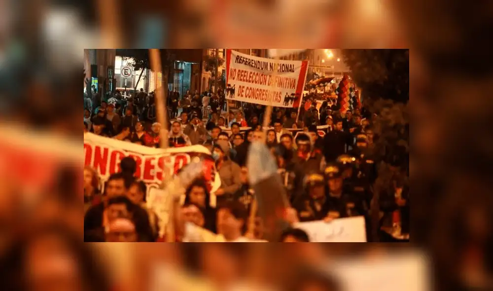 Cercado de Lima: realizan marcha contra la corrupción y pedido de asilo de Alan García [VIDEO]