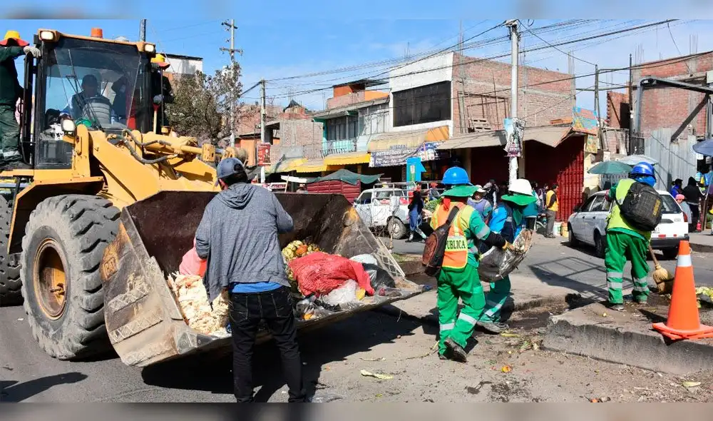 Recogen 40 toneladas de basura y escombros en Plataforma del Avelino. Recogen 40 toneladas de basura y escombros en Plataforma del Avelino.