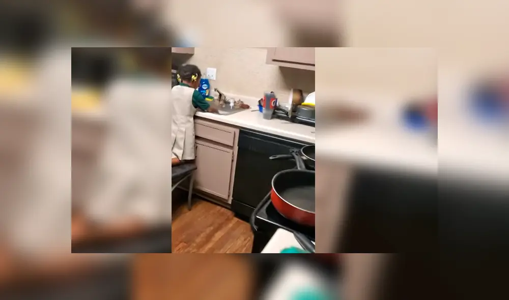 Mujer dejó sola a su hija mientras se duchaba y se llevó tremenda sorpresa cuando entró a la cocina y vio lo que estaba haciendo