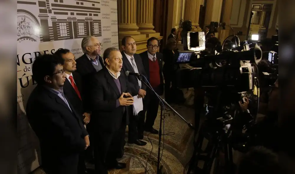 Bancada Liberal, Frente Amplio y Nuevo Perú piden la cuestión de confianza Bancada Liberal, Frente Amplio y Nuevo Perú piden la cuestión de confianza