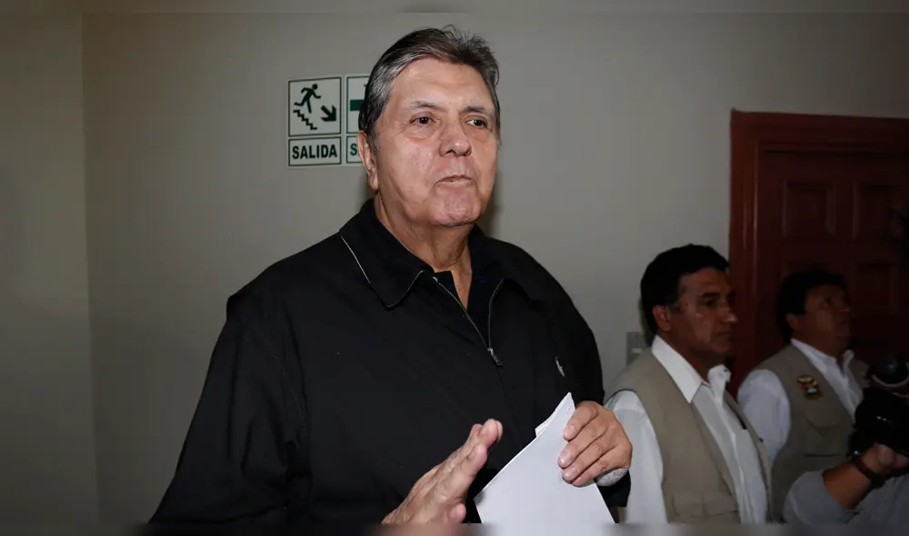 Alan García se contradice y vuelve a acusar al gobierno de 'chuponeo'