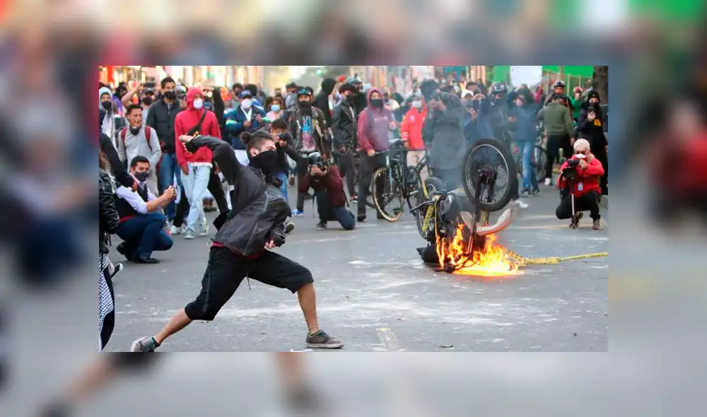 Protestas en Colombia tras la muerte de Javier Ordónez, que falleció durante una represión policial. Foto: RCN Radio Protestas en Colombia tras la muerte de Javier Ordónez, que falleció durante una represión policial. Foto: RCN Radio