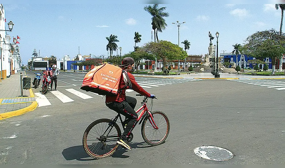 DOMINGO DE INMOVILIZACION SOCIAL OBLIGATORIA, LUEGO QUE SE VOLVIERA A ESTABLECER LA MEDIDA, DEBIDO AL INCREMENTO DE CONTAGIOS POR CORONAVIRUS EN TODO EL PAIS.
SERVICIOS DE DELIVERY SE VIO EN GRAN NUMERO POR LAS CALLES DE TRUJILLO.
COVID-19
ESTADO DE EMERGENCIA
CORONAVIRUS DOMINGO DE INMOVILIZACION SOCIAL OBLIGATORIA, LUEGO QUE SE VOLVIERA A ESTABLECER LA MEDIDA, DEBIDO AL INCREMENTO DE CONTAGIOS POR CORONAVIRUS EN TODO EL PAIS.
SERVICIOS DE DELIVERY SE VIO EN GRAN NUMERO POR LAS CALLES DE TRUJILLO.
COVID-19
ESTADO DE EMERGENCIA
CORONAVIRUS