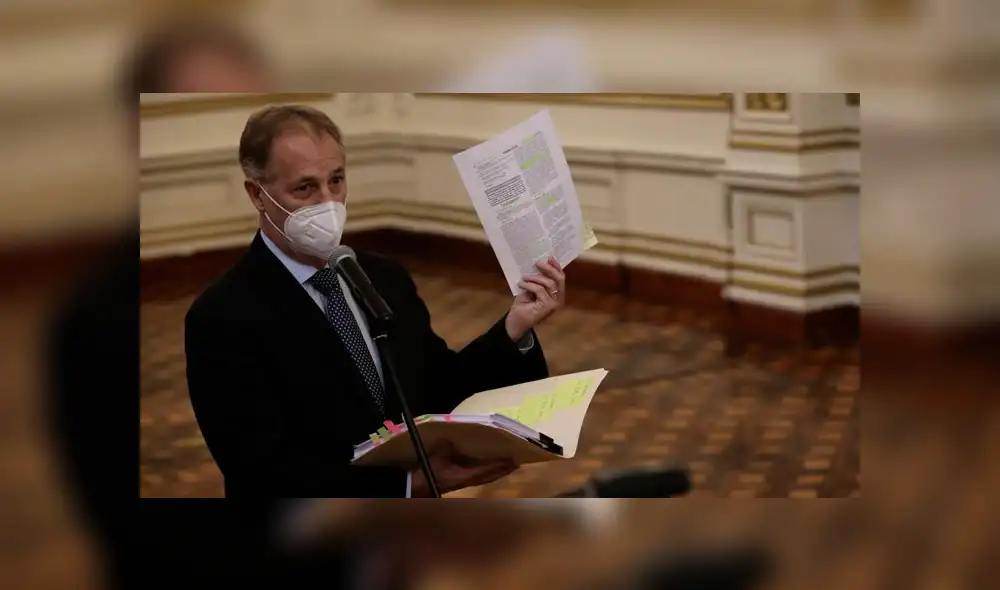 El alcalde de Lima señaló que de no llegar a un acuerdo con el Ejecutivo, concesionarios podrían paralizar servicio o subir tarifas.