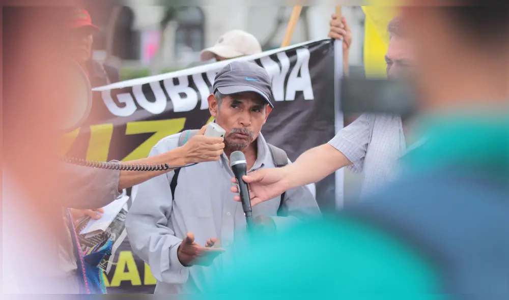 Justo Arizapana en plantón por los derechos humanos. Foto: La República. Justo Arizapana en plantón por los derechos humanos. Foto: La República.