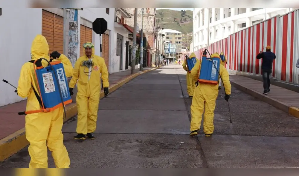 Fumigan calles de Cusco.