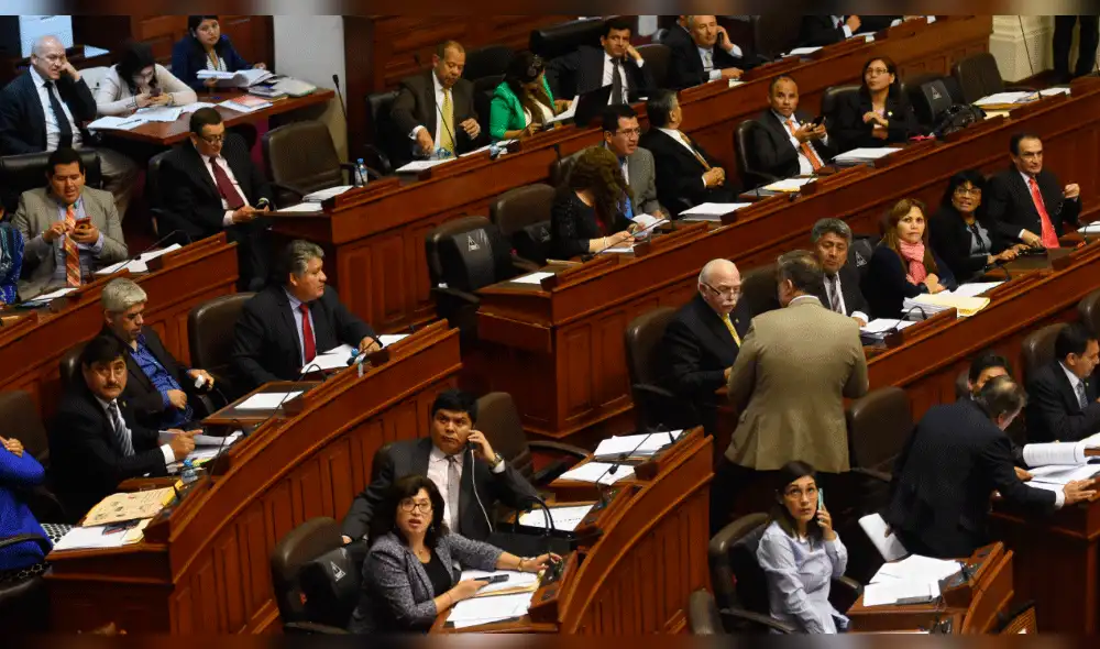 Ipsos Perú: El 61% estaría a favor de que PPK disuelva el Congreso