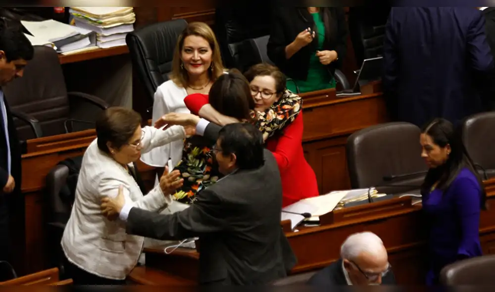 Las 9 congresistas mujeres de FP que no apoyaron a Paloma Noceda Las 9 congresistas mujeres de FP que no apoyaron a Paloma Noceda