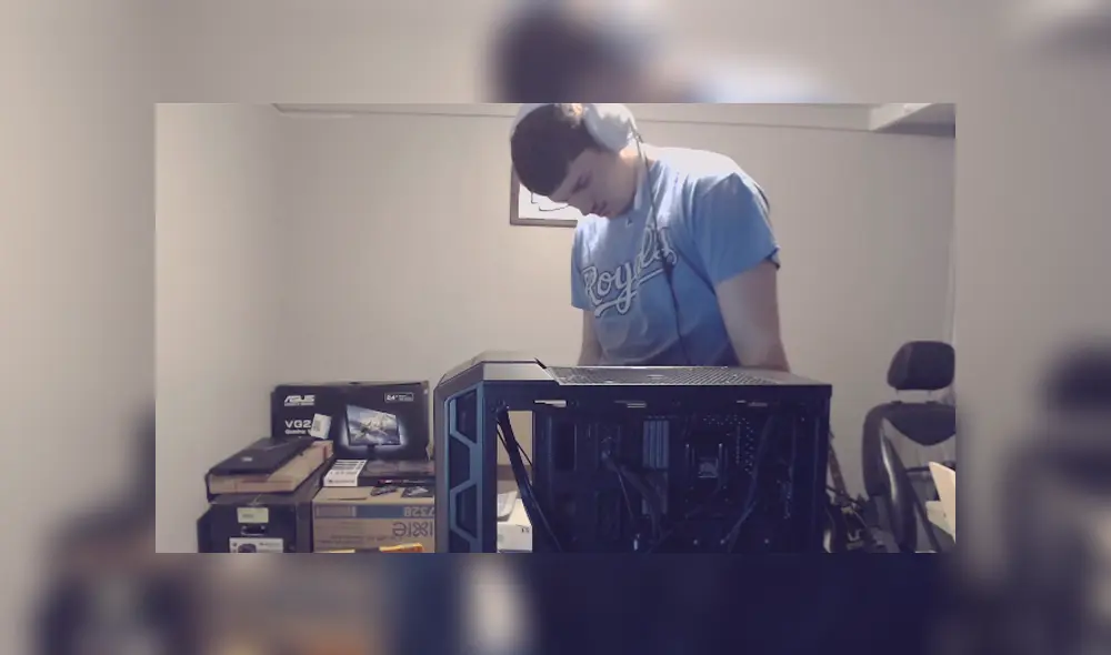 El usuario de Twitch Fastaction99 se dispuso a armar una PC y compartirlo en su canal frente a sus fans y amigos en Discord. El usuario de Twitch Fastaction99 se dispuso a armar una PC y compartirlo en su canal frente a sus fans y amigos en Discord.