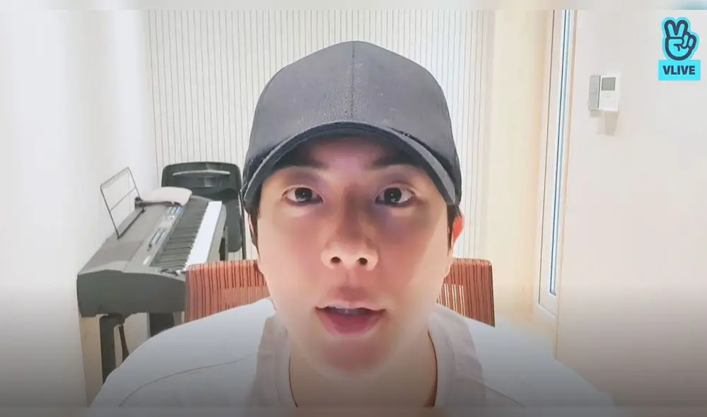 Desliza para ver más fotos de Jin de BTS. Créditos: V Live