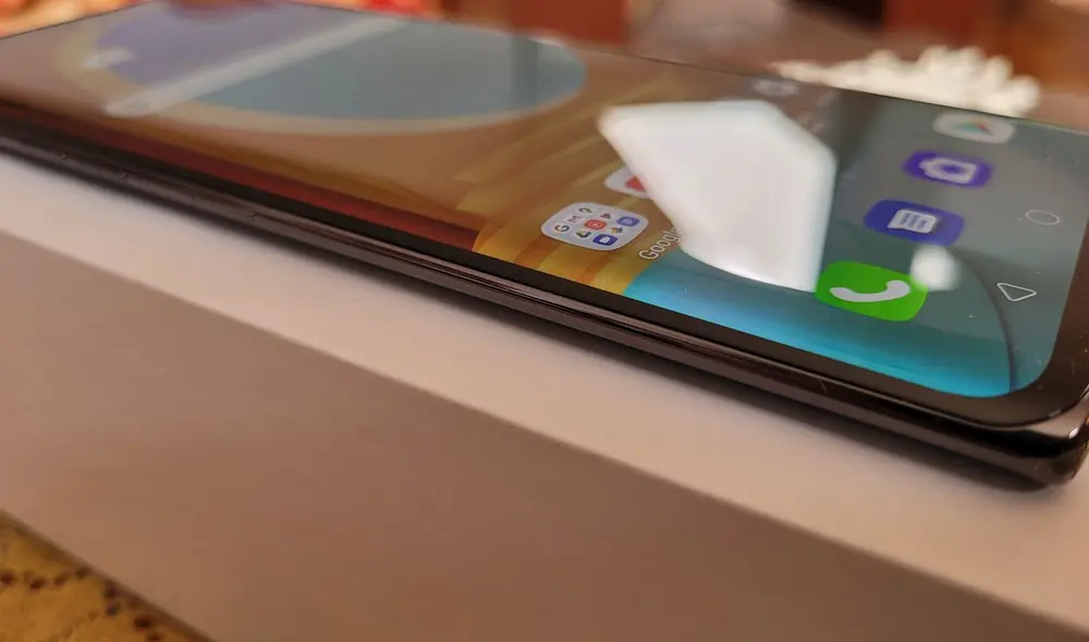 El equipo es bastante liviano y posee una pantalla curva. Foto: Juan José López / La República