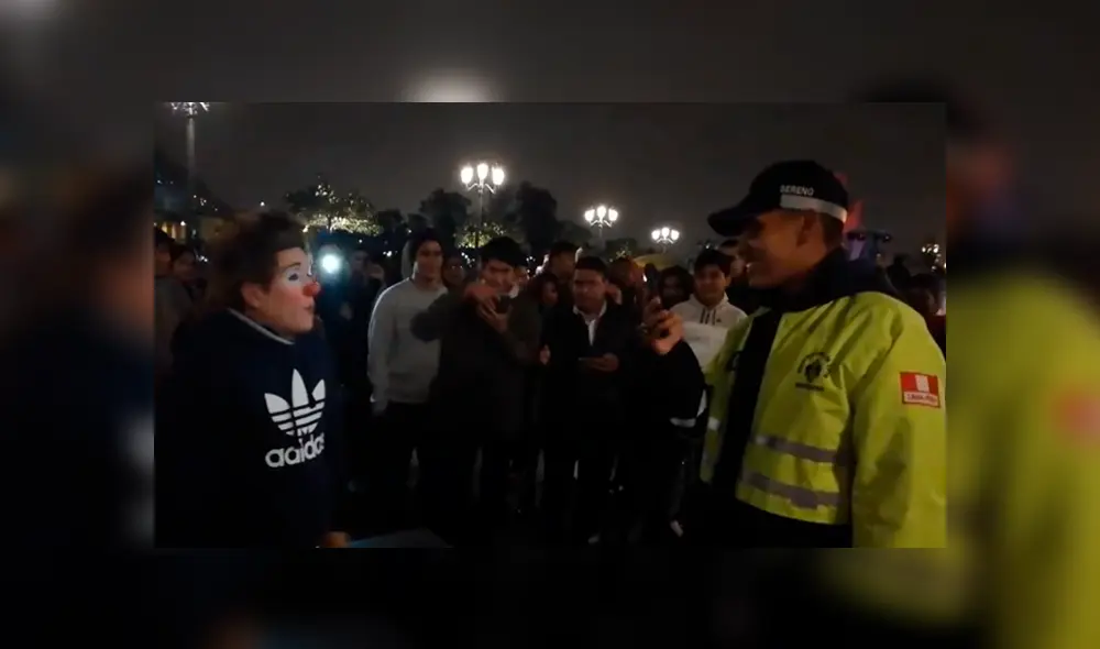 Video es viral en Facebook. Una gran sorpresa se llevaron los fans de Chupetín Trujillo, luego de ver a su ídolo siendo ‘detenido’ por un sereno en la Alameda Chabuca Granda. Foto: Captura. Video es viral en Facebook. Una gran sorpresa se llevaron los fans de Chupetín Trujillo, luego de ver a su ídolo siendo ‘detenido’ por un sereno en la Alameda Chabuca Granda. Foto: Captura.