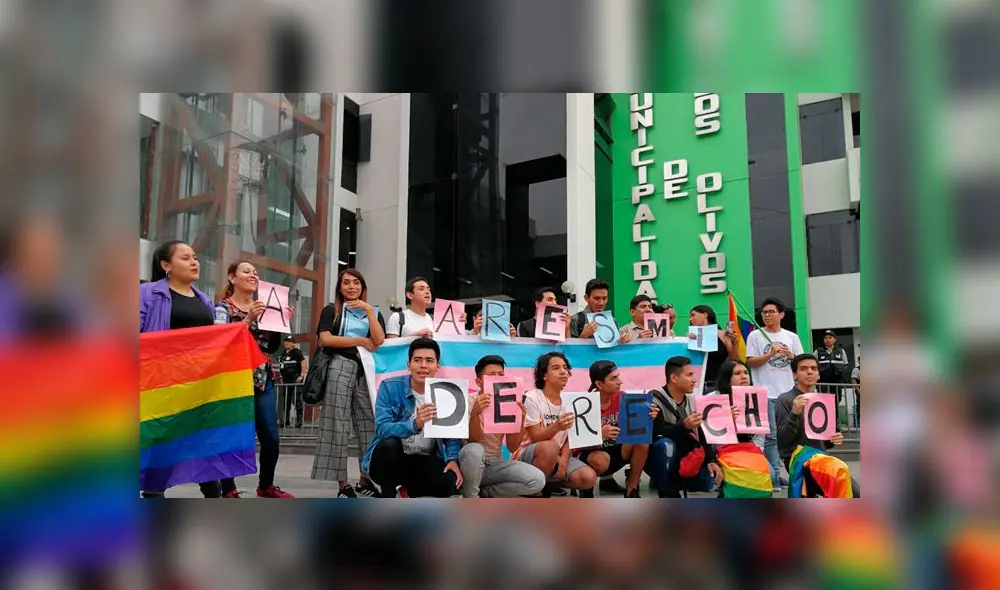 Los Olivos: parejas gays realizan ‘besatón’ frente a la municipalidad [FOTOS y VIDEO]