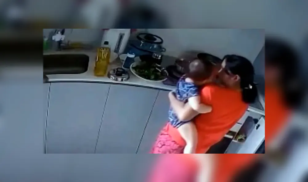 Empleada quema con agua hirviendo el brazo de bebé que cuidaba [VIDEO]