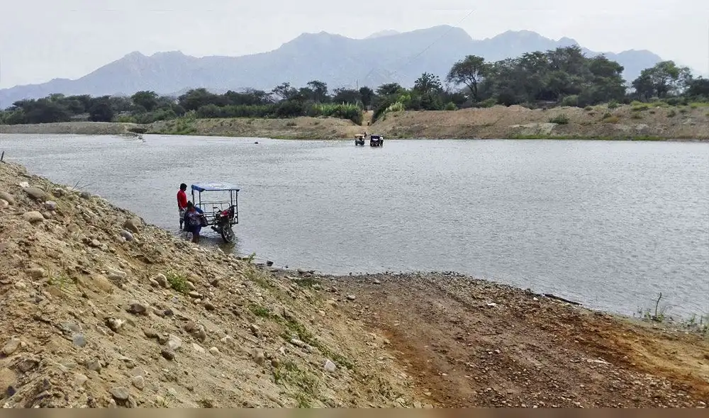 Peligro de desborde en río La Leche por descolmatación deficiente Peligro de desborde en río La Leche por descolmatación deficiente