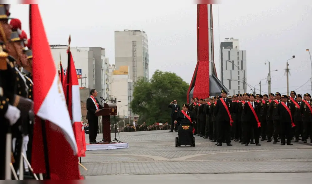Martín Vizcarra en ceremonia por el Día de las Fuerzas Armadas. Foto: Presidencia