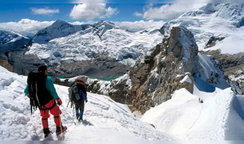 Tres alpinistas españoles y guía peruano mueren al descender de nevado en Áncash