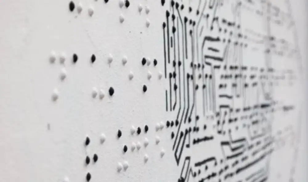 El artista menciona que el objetivo es que haya un cuestionamiento entre las personas videntes e invidentes. Foto: LBB