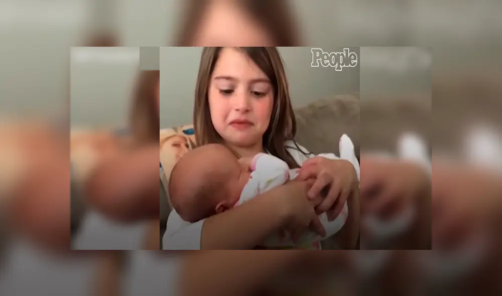 En YouTube, una pequeña se emocionó al conocer a su hermana que estuvo internada en el hospital tras su nacimiento.