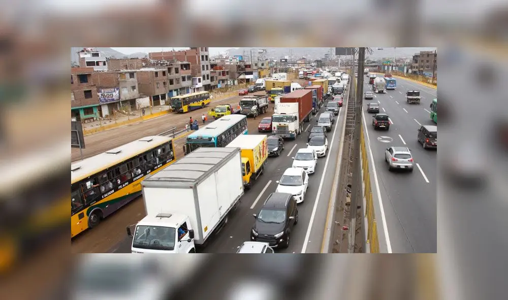 Agentes policiales informaron que autos incumplieron propuesta 'Pico y placa'. Créditos: La República. Agentes policiales informaron que autos incumplieron propuesta 'Pico y placa'. Créditos: La República.