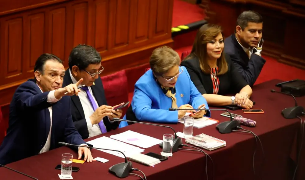 Comisión Permanente sesionó sin evaluar decretos de urgencia Comisión Permanente sesionó sin evaluar decretos de urgencia