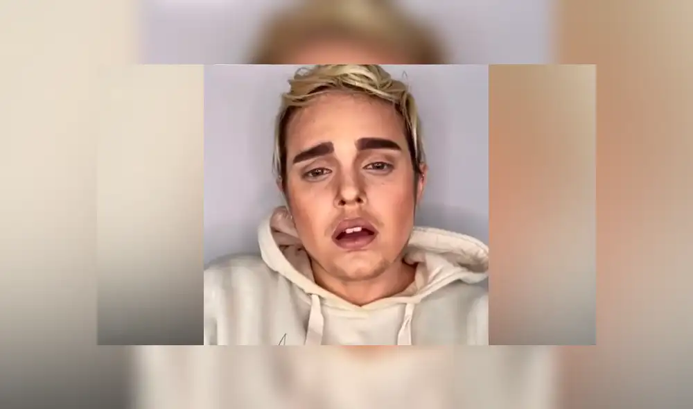 Desliza hacia la izquierda para ver la radical transformación de una mujer con maquillaje que se volvió viral en YouTube. Desliza hacia la izquierda para ver la radical transformación de una mujer con maquillaje que se volvió viral en YouTube.