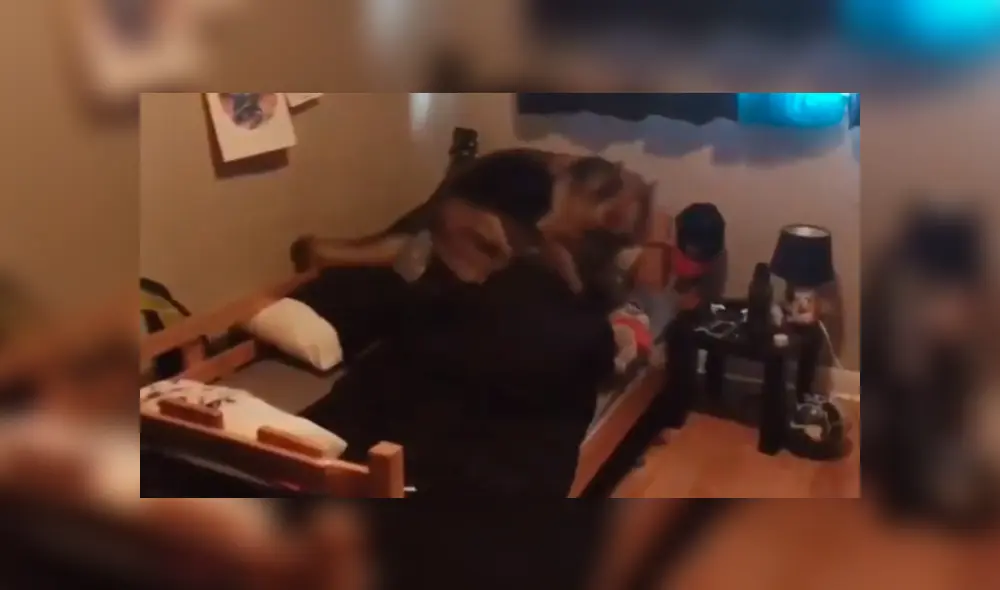 Desliza para ver los momentos más divertidos del momento viral de YouTube.