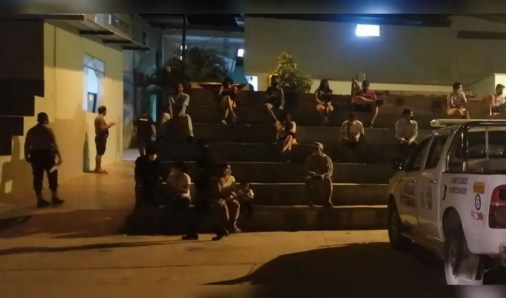 Intervenidos fueron trasladados a la comisaría. Foto: PNP Intervenidos fueron trasladados a la comisaría. Foto: PNP