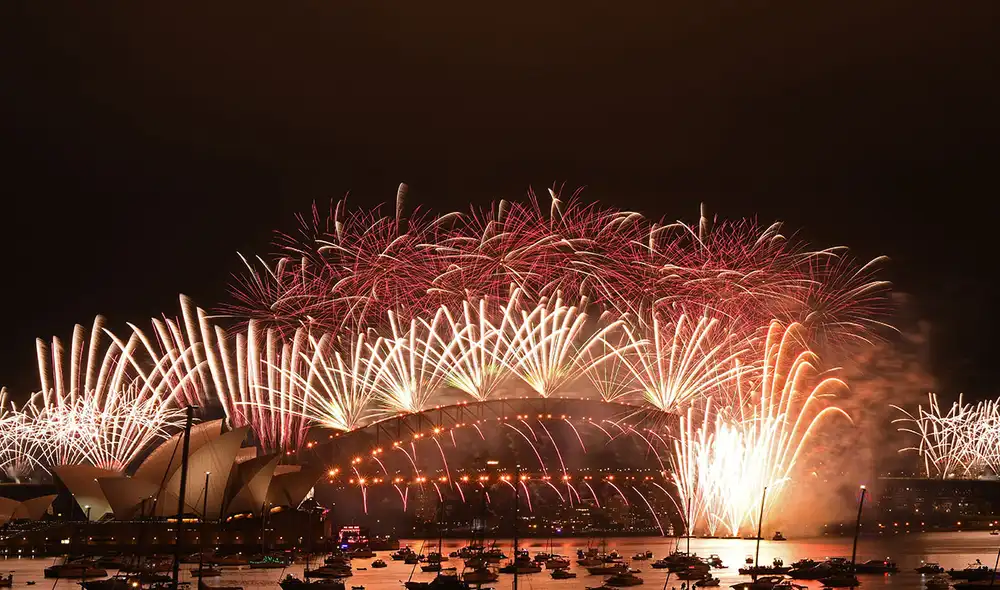 En el puerto de Sídney llenaron el cielo de fuegos artificiales. Foto: AFP En el puerto de Sídney llenaron el cielo de fuegos artificiales. Foto: AFP