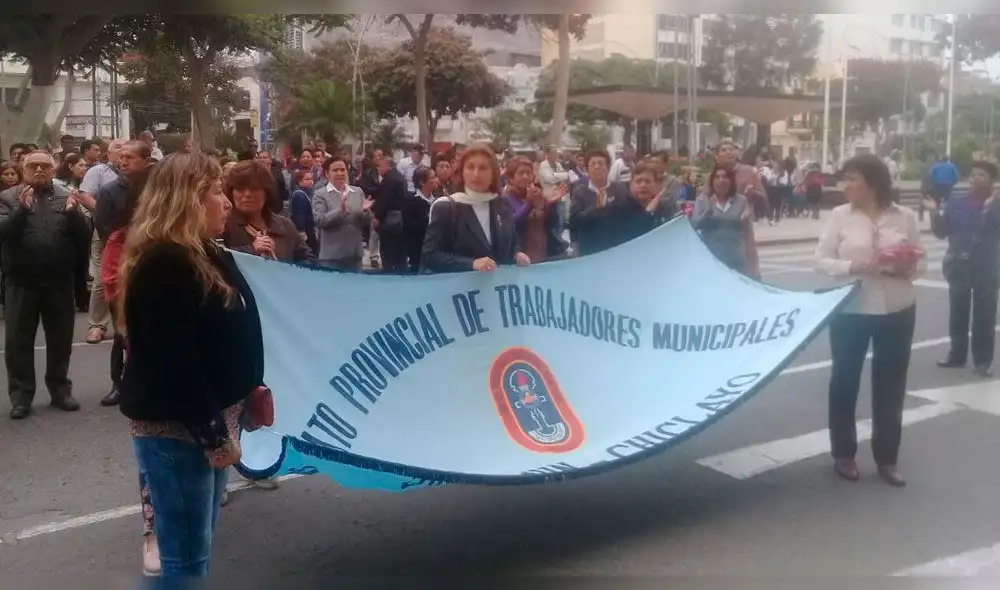 Chiclayo: trabajadores de la comuna provincial exigen pago de aguinaldo por Fiestas Patrias [VIDEO]