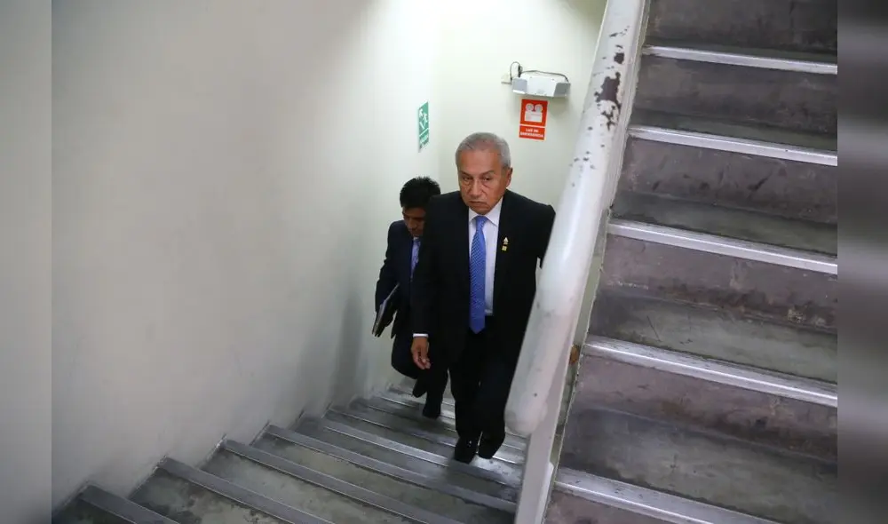 Expediente judicial confirma que Chávarry fue abogado defensor y no simple “consultor” de prófugo James Stone Expediente judicial confirma que Chávarry fue abogado defensor y no simple “consultor” de prófugo James Stone