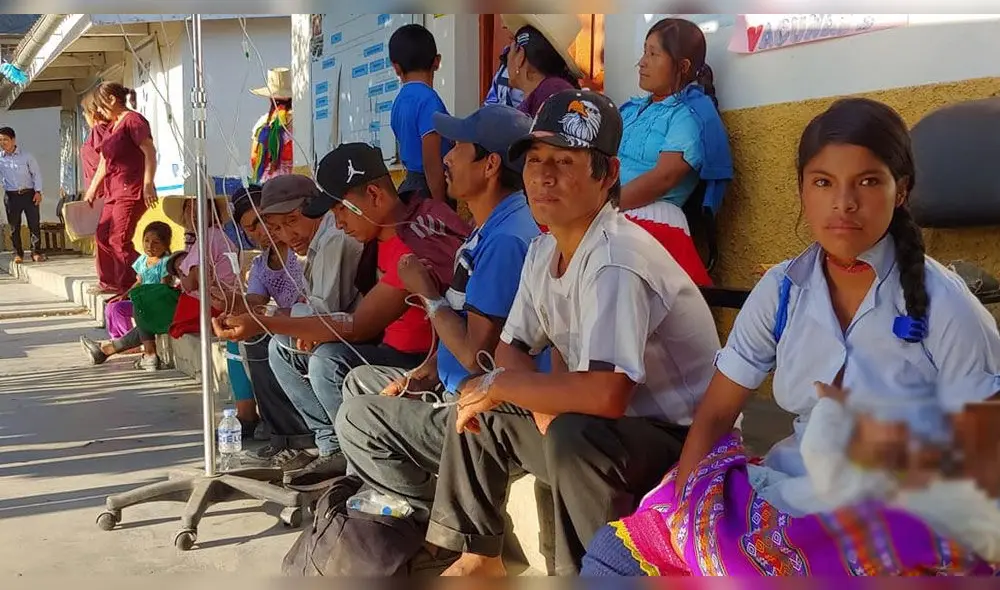 Más de 40 pobladores fueron internados en el hospital.