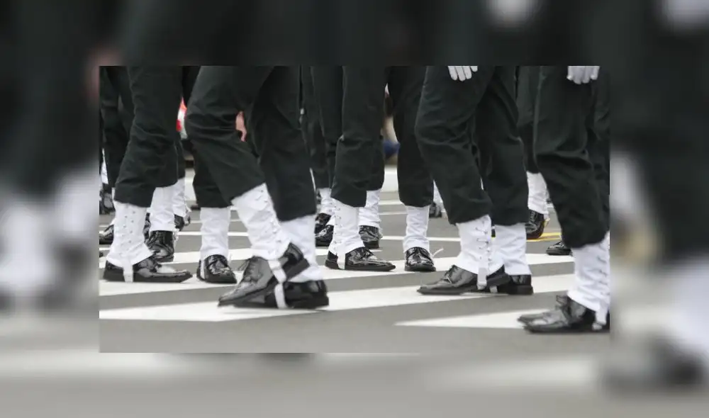 Familias enteras disfrutaron del variado y colorido cronograma del Desfile Militar. (Foto: La República)