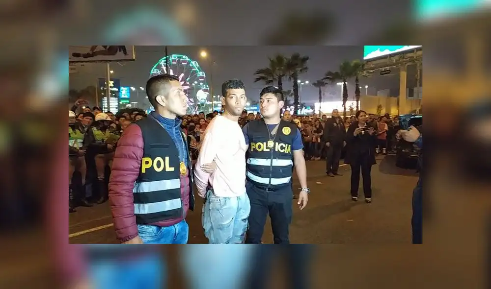 Delincuentes circulaban cerca al centro financiero de Fiori con actitud sospechosa y al negarse a identificarse, la PNP procedió a intervenirlos (Foto: Christian Moreno / Grupo La República) Delincuentes circulaban cerca al centro financiero de Fiori con actitud sospechosa y al negarse a identificarse, la PNP procedió a intervenirlos (Foto: Christian Moreno / Grupo La República)