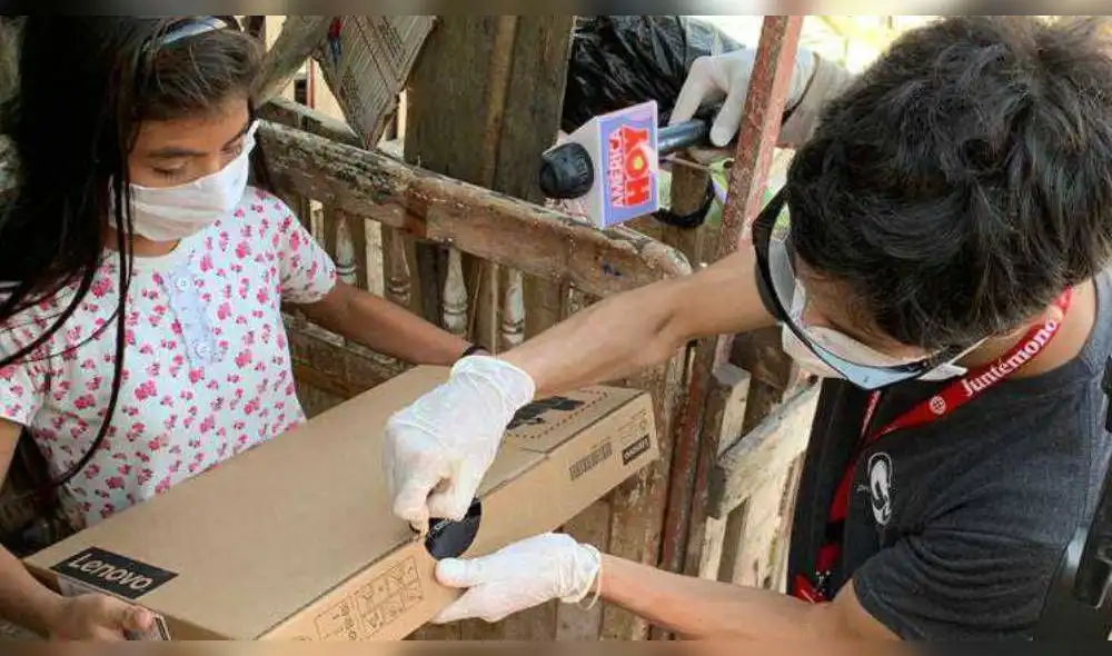 América hoy sorprende al profesor Efraín Raimondy con regalos América hoy sorprende al profesor Efraín Raimondy con regalos