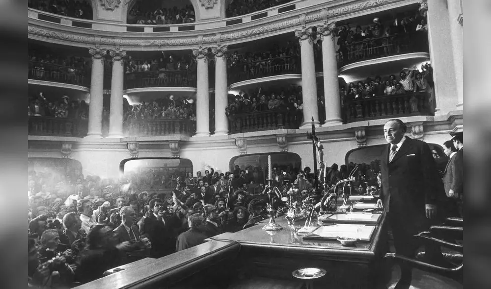 VICTOR RAUL HAYA DE LA TORRE ASUME LA CONDUCCION DE LA ASAMBLEA CONSTITUYENTE 1978
PUBLICADO LA REPUBLICA 22 FEBRERO 2009 
 
