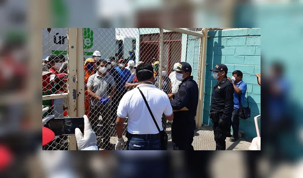 Trabajadores impidieron que el gobernador de Tacna, Juan Tonconi, ingrese al recinto. Trabajadores impidieron que el gobernador de Tacna, Juan Tonconi, ingrese al recinto.