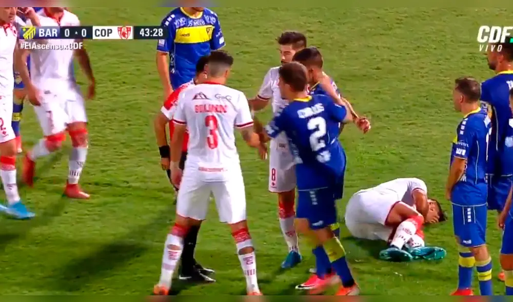 Futbolista chileno es víctima de ‘calzón chino’ y respondió con un codazo [VIDEO]