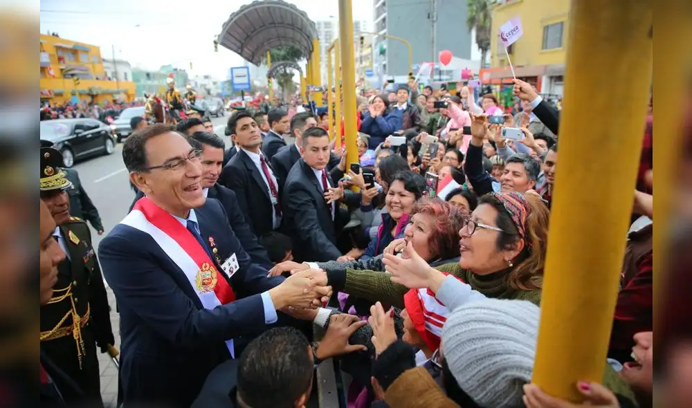 Martín Vizcarra aprovechó el desfile para confirmar aceptación de sus planes Martín Vizcarra aprovechó el desfile para confirmar aceptación de sus planes