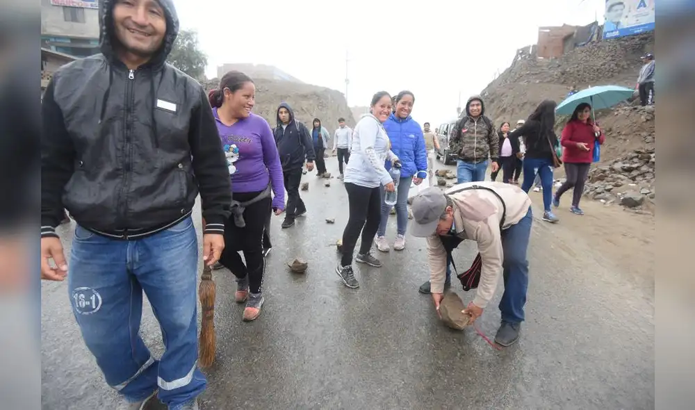 Vecinos de Carabayllo bloquearon la entrada de Canta exigiendo agua [FOTOS]
