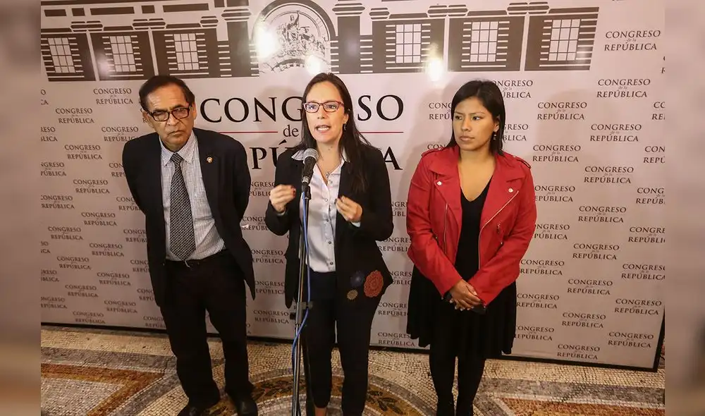 Martín Vizcarra llega al Congreso para anunciar la inasistencia del Ejecutivo a la Comisión de Constitución [FOTOS]