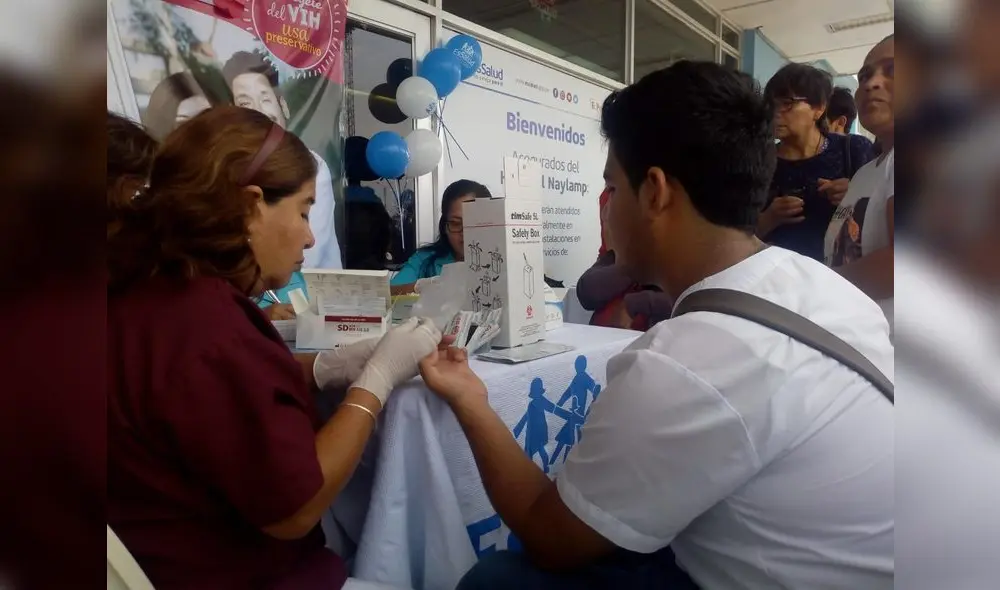 Essalud realiza campaña por el Día Mundial contra el Sida. Essalud realiza campaña por el Día Mundial contra el Sida.