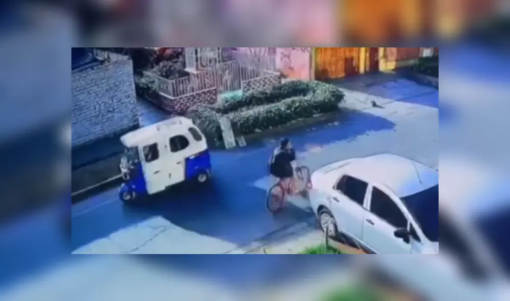 Momento en el que joven se cruza con los delincuentes, quienes se percatan que llevaba un celular en las manos. (Foto: Captura de video / Canal N)