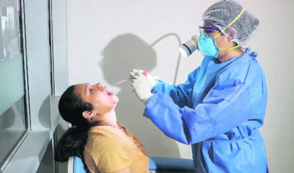 Descarte. El hisopado es el paso inicial en el proceso de análisis. La muestra es analizada, y si resulta positiva el paciente es aislado. Descarte. El hisopado es el paso inicial en el proceso de análisis. La muestra es analizada, y si resulta positiva el paciente es aislado.