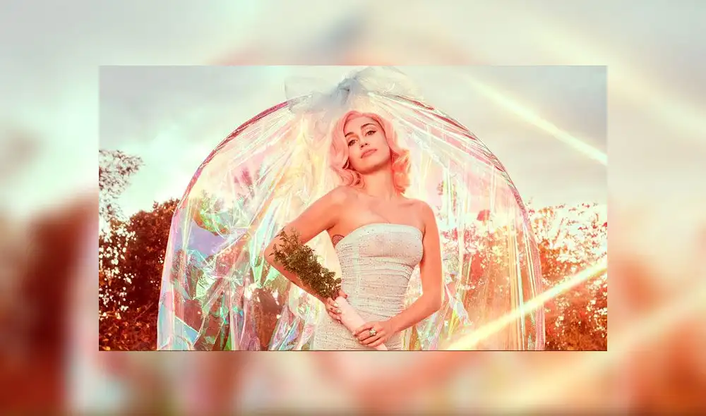 Miley Cyrus celebra de manera sensual la Pascua [VIDEOS]