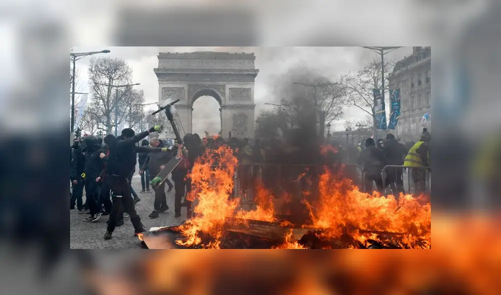 Francia: incendios en Campos Elíseos durante marcha de 'chalecos amarillos' [VIDEO]