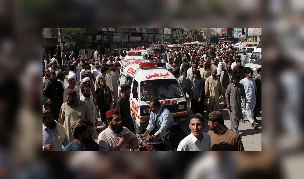 Al menos 4 muertos y varios heridos deja explosión de bomba en vías de tren en Pakistán