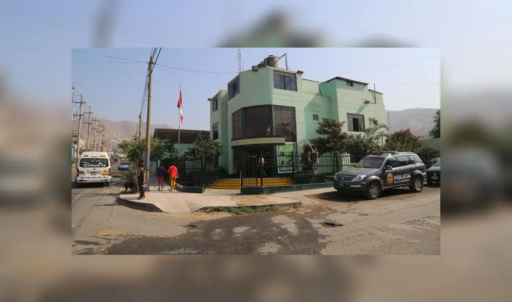 El cuerpo de uno de los suboficiales fue encontrado al interior de los servicios higiénicos de la comisaría La Ensenada. (Foto: La República) El cuerpo de uno de los suboficiales fue encontrado al interior de los servicios higiénicos de la comisaría La Ensenada. (Foto: La República)